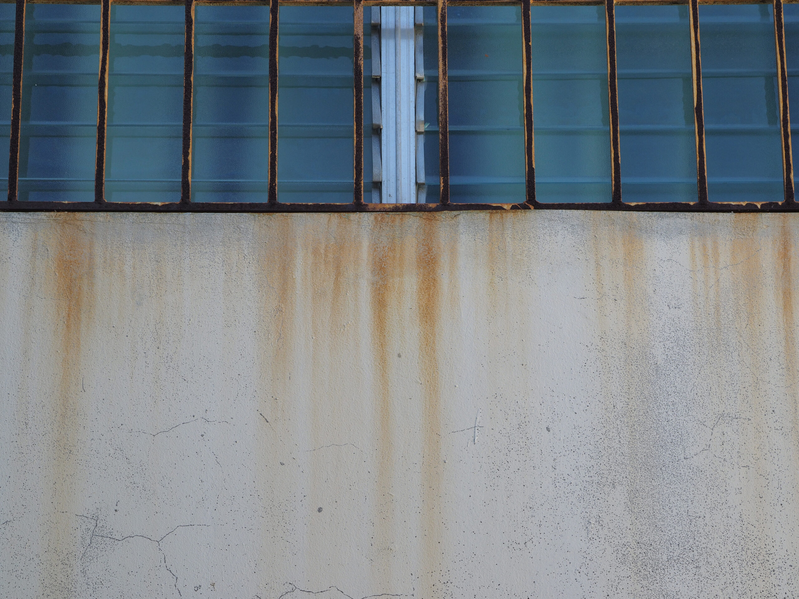 Rust and Clay Stain Removal: How It’s Done and Why It Matters